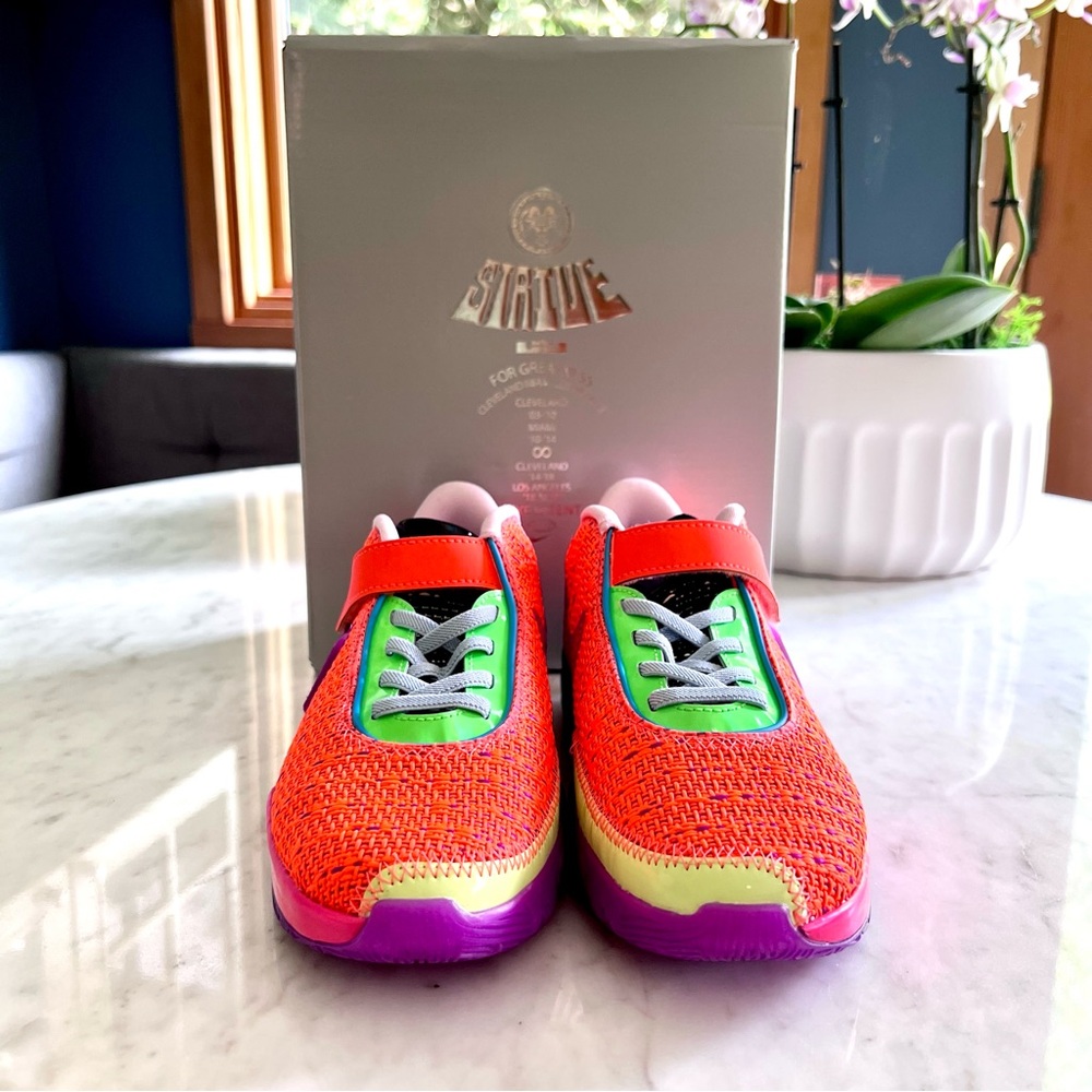 Nike Lebron XX Kid’s Basketball Shoes - size 2.5